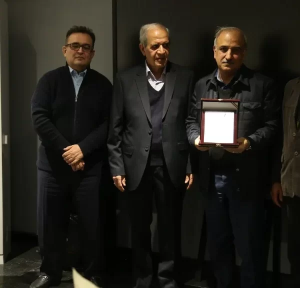 تقدیر بانیان امید برگزارکننده نمایشگاه رنگ و رزین از حامیان تشکلی مالی و معنوی 1402