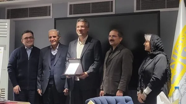 تقدیر بانیان امید برگزارکننده نمایشگاه رنگ و رزین از حامیان تشکلی مالی و معنوی 1402