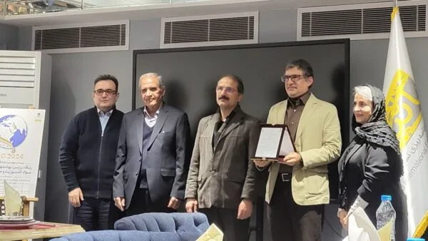 تقدیر بانیان امید برگزارکننده نمایشگاه رنگ و رزین از حامیان تشکلی مالی و معنوی 1402