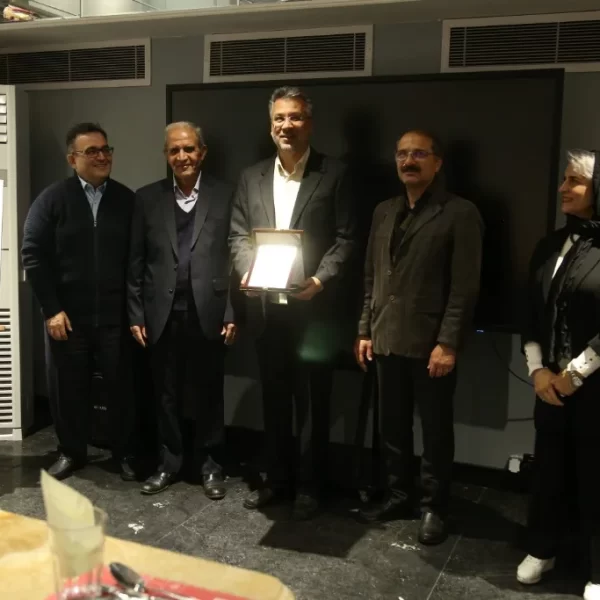 تقدیر بانیان امید برگزارکننده نمایشگاه رنگ و رزین از حامیان تشکلی مالی و معنوی 1402