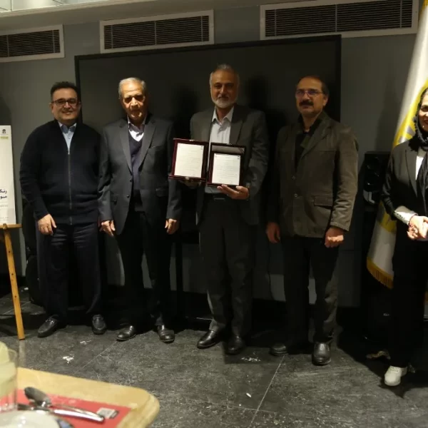 تقدیر بانیان امید برگزارکننده نمایشگاه رنگ و رزین از حامیان تشکلی مالی و معنوی 1402