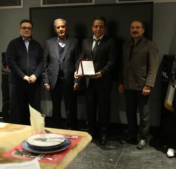 تقدیر بانیان امید برگزارکننده نمایشگاه رنگ و رزین از حامیان تشکلی مالی و معنوی 1402