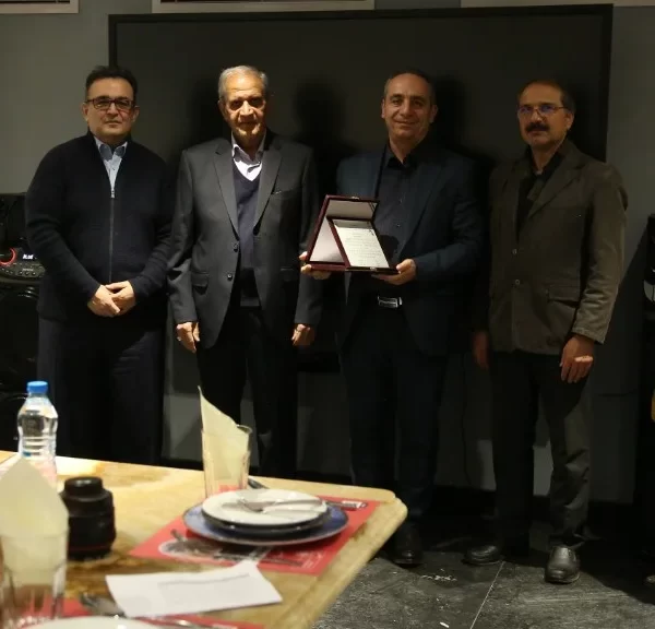 تقدیر بانیان امید برگزارکننده نمایشگاه رنگ و رزین از حامیان تشکلی مالی و معنوی 1402