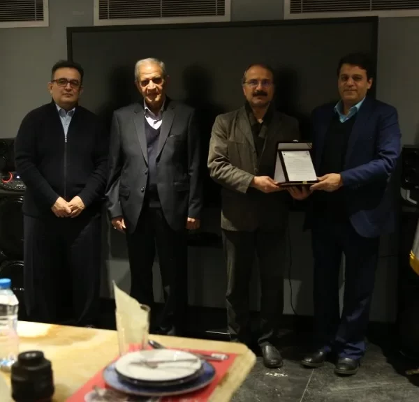 تقدیر بانیان امید برگزارکننده نمایشگاه رنگ و رزین از حامیان تشکلی مالی و معنوی 1402